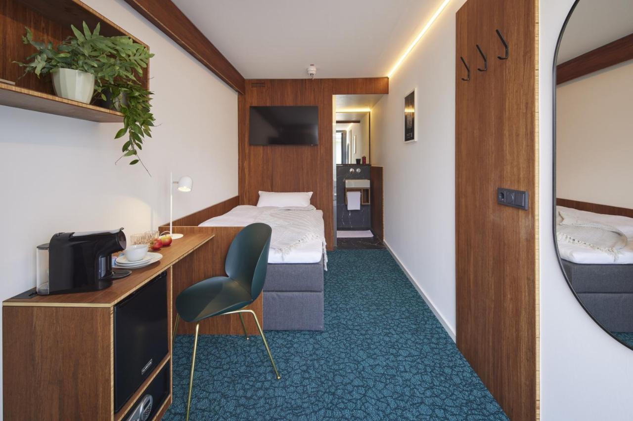Tin Inn Montabaur L Einfach Gut - Das Hotel Aus Hochwertig Ausgebauten Ueberseecontainern Esterno foto
